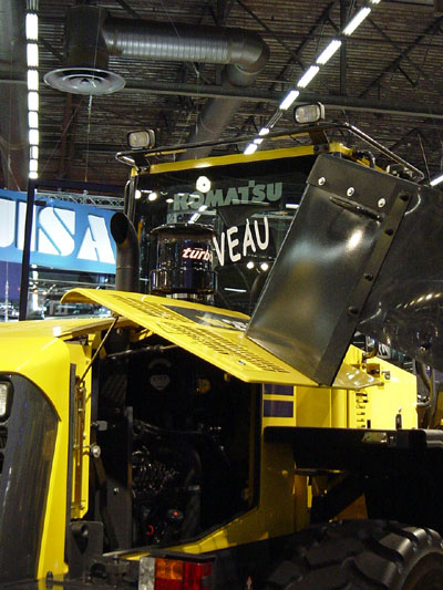 photo of machinery shwoing the KOMATSU WA250 ( Turbo II ) precleaner