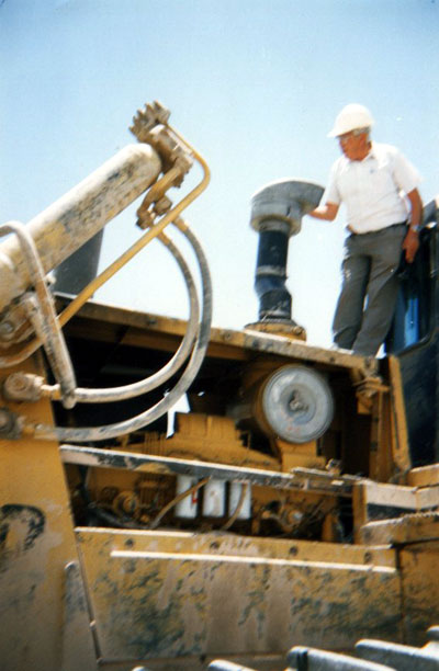 foto de maquinaria mostrando el prefiltro KOMATSU ( Power Ram )