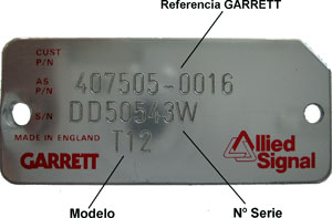 Chapa de muestra con la Referencia (P/N) GARRETT, el Modelo y el Número de Serie